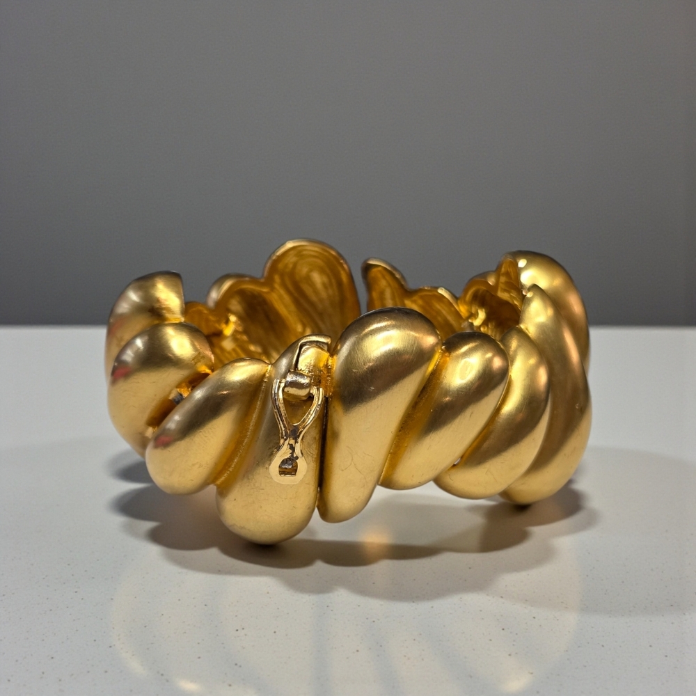 LES BERNARD Chunky Vintage 1980's Matte Gold Plated Hinged Bangle Bracelet - Picture 4 of 6